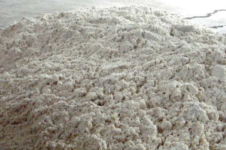 東鼎豆渣烘干機(jī)生產(chǎn)線的工藝參數(shù)和各設(shè)備技術(shù)參數(shù)及結(jié)構(gòu)的選取和設(shè)計(jì)是在經(jīng)過(guò)對(duì)豆渣物料的認(rèn)真分析研究才得出。