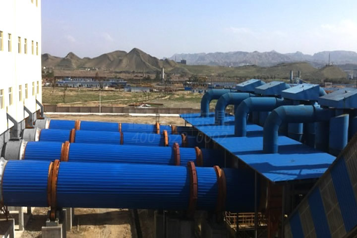 東鼎礦渣烘干機(jī)生產(chǎn)線可用于烘干水渣鋼渣、粉煤灰、電石渣、脫硫石膏、粘土、河沙、石英沙等礦渣物料。該系統(tǒng)采用新型三層烘干工藝，全套烘干設(shè)備設(shè)計(jì)合理，制作精良，性能穩(wěn)