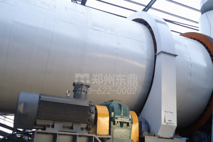 大型精礦粉球團(tuán)類烘干機(jī)設(shè)備是一種處理能力大、穩(wěn)定高效、自動化程度高的專用烘干器，適用于鐵精礦、錳礦粉、鈷礦粉、銅精礦、金礦粉、鉛精粉、錫礦粉、汞礦粉、磷精礦、鉬精礦等精礦