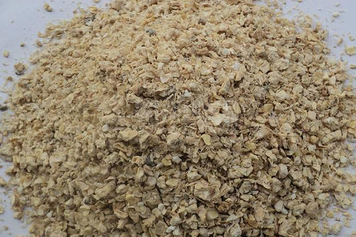 菌菇渣烘干機(jī)通過熱能轉(zhuǎn)換快速將菌渣中的多余水分脫除，改善了菌渣的儲(chǔ)裝運(yùn)特性。